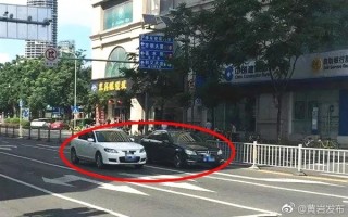 车辆“避晒式”等红灯引争议 网友吵翻很不道德自顾自己方便 交警：违法 ！