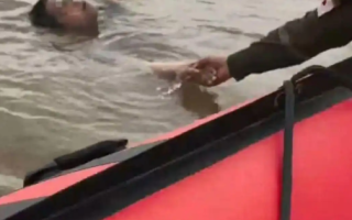 杭州200多斤小伙醉酒不慎坠入钱塘江 漂浮7个小时 在嘉兴被救起 !