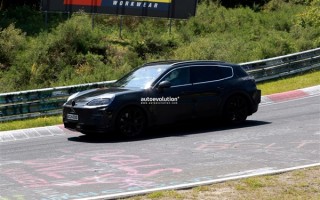 大哥穿上弟弟的马甲 宾利全新豪华SUV纽北路试：伪装成保时捷卡宴 !