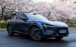 小米YU7内置宠物模式：不用担心宠物自己开门 !