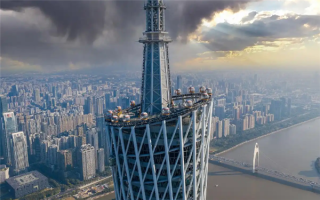 台风“桦加沙”来袭 广州塔1200吨“定塔神器”出现明显摆动 !