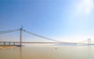 世界最大跨度四主缆悬索桥合龙：33万公里钢丝可绕地球8圈 ！