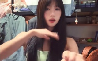 清华跳高冠军邵雨琪因高颜值出圈 网友：长得好看 体育还好 !