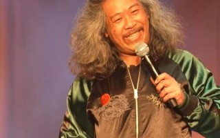 知名华裔演员为捡手机从8楼坠亡：年仅43岁 ！