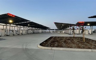 特斯拉全球最大超充站落地加州：不接入美国电网 ！