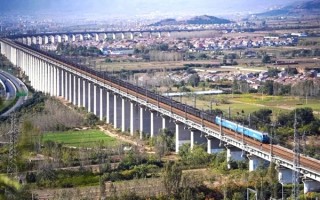 8倍于复兴号标准动车组！超长火车震撼再现：到底有多少节车厢 ！