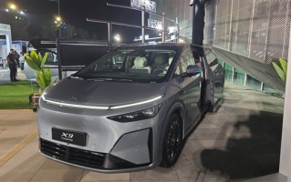 全球续航最长大七座 小鹏X9增程混动预售：35万起 !
