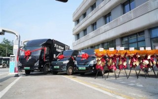 顺丰把快递点设在公交站：快递小哥送包裹速度快了半小时 !