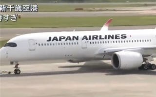 日本航空一空客航班空中引擎失效 靠一台发动机紧急降落 !