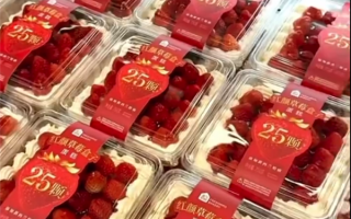 盒马草莓盒子蛋糕被指咸的发苦 疑误将糖放成了盐 回应：确有一批存在生产问题 ！