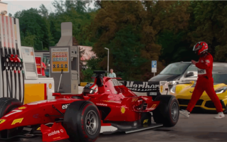 男子开假法拉利F1赛车高速路上飙车 结果被抓 !