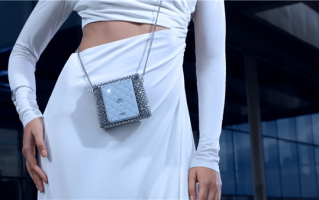 全球首款珠宝小折叠！moto razr 60施华洛世奇限定版发布：7200元 !