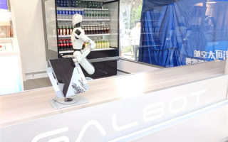 全球首个！北京一人形机器人独守9平小店 全天候上班 !