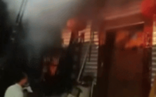 三轮车蓄电池入户充电 凌晨3点突然起火 !