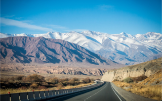 国庆高速大堵车！9小时车程开21小时 男子回应：已老实 下次还是坐高铁 !