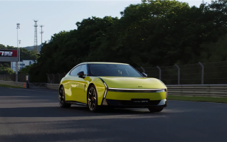 小米SU7实力对手出现！全新小鹏P7战浙赛：超越百万保时捷 !