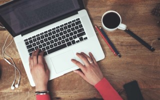 迟到1小时=旷工半天 员工多次迟到早退被开除：法院判了 !