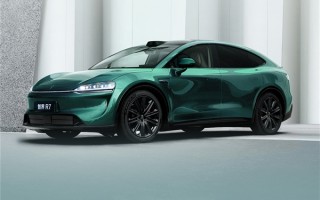 余承东第一次体验露营：称新疆舞很难学 还是给大家烤羊肉串吧 !