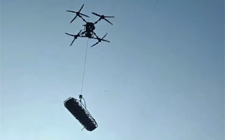 户外博主徒手攀岩不慎坠亡 遗体被无人机运下山 !