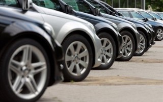 上半年超一半4S店赔钱！专家：传统豪华品牌被弃 改卖华为系等高端新能源 !