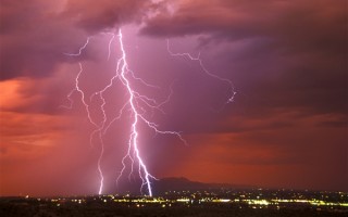 新婚7天新娘拍蜜月照被雷劈身亡：丈夫受伤送医 ！