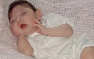 被医生断言活不过5岁 美国天生无脑女子创最长存活记录 !