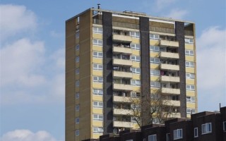 男子花8万元网购70平海景房引热议 回应：房子已成功过户 ！