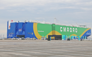 全球首艘双燃料动力滚装船开启首航：设计装载9300个车位 !