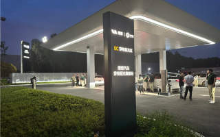 理想i8实测全国首个超充穿梭站：10分钟充满500km开走 充电堪比加油 ！