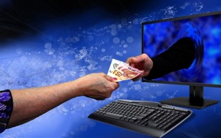 想玩又不想买票 女子伪造2000张游乐园门票 用不完还在网上卖 !