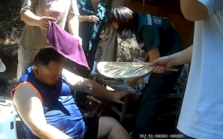 山东壮汉上山烧烤被热晕 因太胖出动8名消防员才抬回 !