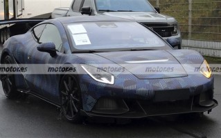 家族首款超跑！腾势Z现身纽博格林：宽体姿态、大尾翼 !