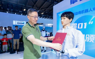 全国首位机器人博士生入学上戏：跨界攻读戏剧与影视 !