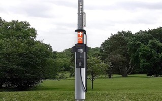 美团队将路灯改造成电车充电桩：成本更低更环保 !