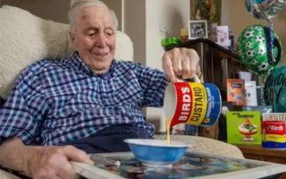 英国106岁老人长寿秘诀曝光：每天都要吃一碗奶油布丁 !