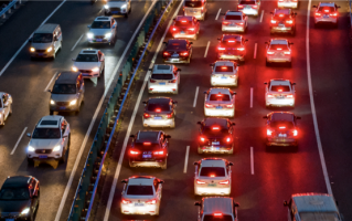 国庆自驾达18.7亿人次！第一批堵车人已经堵成鸳鸯锅 !