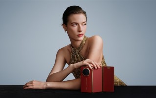 曝华为9月将推出全新三折叠屏：麒麟芯片有望公开显示 !