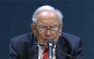 巴菲特将向子女基金会转移1490亿美元 感叹活到95岁很幸运 打破家族记录 !