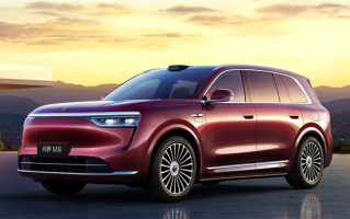 华为鸿蒙座舱5喜迎十大升级：支持iPhone投屏了 !