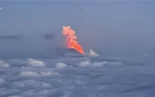 8.7级强震后：世界最活跃的活火山之一开始喷发!