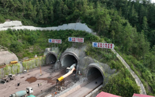 设计时速350公里！西渝高铁桃园隧道群顺利贯通 !