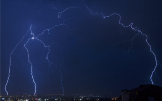 世界最长闪电！829公里长的巨型“老”闪电刷新纪录 !