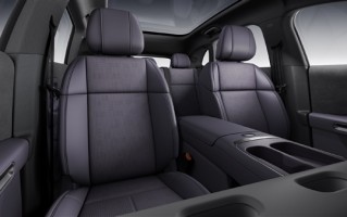 新势力纯电“高尔夫” 零跑Lafa5内饰官图发布：战斗感极强 !