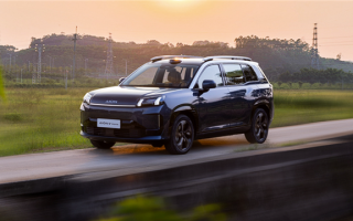 后悬升级五连杆 广汽埃安V霸王龙家庭版上市：补贴后9.48万起 !