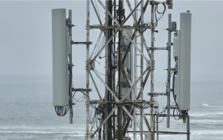 华为完成全球首个极简基站商用部署：功耗降35%、信号提升50% ！