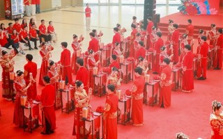 今天七夕节：京东在宿迁给66对客服新人举办集体婚礼 场面壮观 !