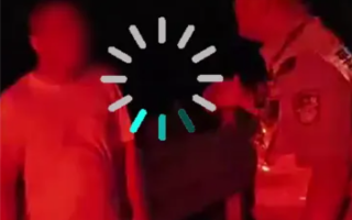 夫妻吵架 丈夫深夜被扔在高速上：还可以报警吗?