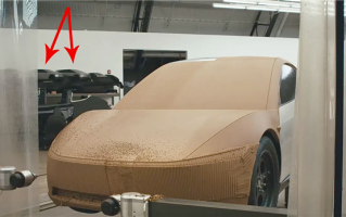 Cybertruck赛博皮卡风格 特斯拉神秘大型SUV首次曝光 !