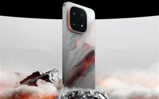 iQOO 15原装保护膜不要撕 产品经理：厂商下血本了 !