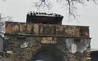 北京山村古刹飘雪：一夜穿越回千年前 ！